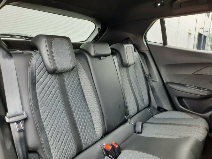 Peugeot 2008, Peugeot 2008 ALLURE PureTech 100 S&S MAN6, barva modrá