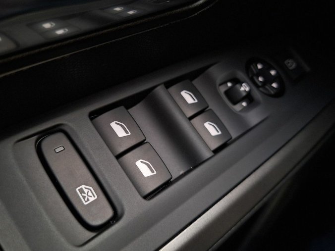 Peugeot 5008, Peugeot 5008 ALLURE Hybrid 136 e-DCS6, barva modrá