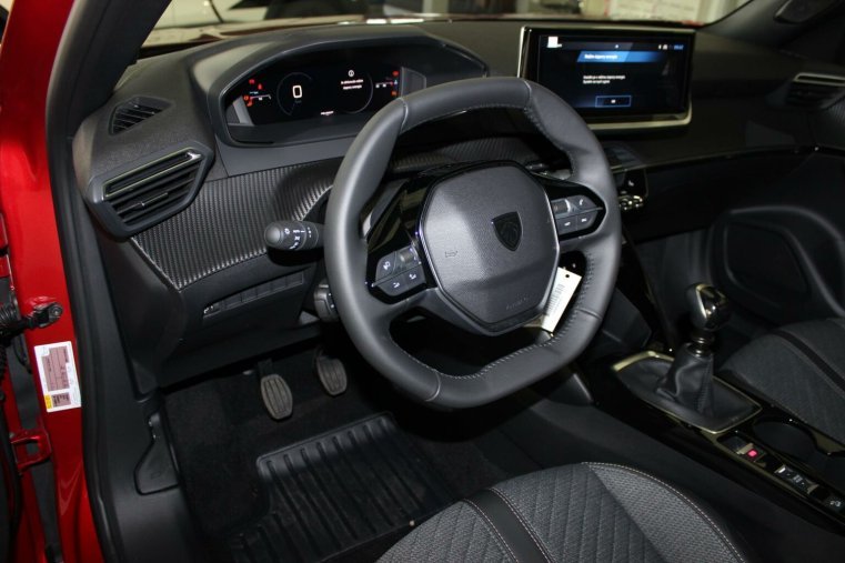 Peugeot 2008, Peugeot 2008 ALLURE PureTech 100 S&S MAN6, barva červená
