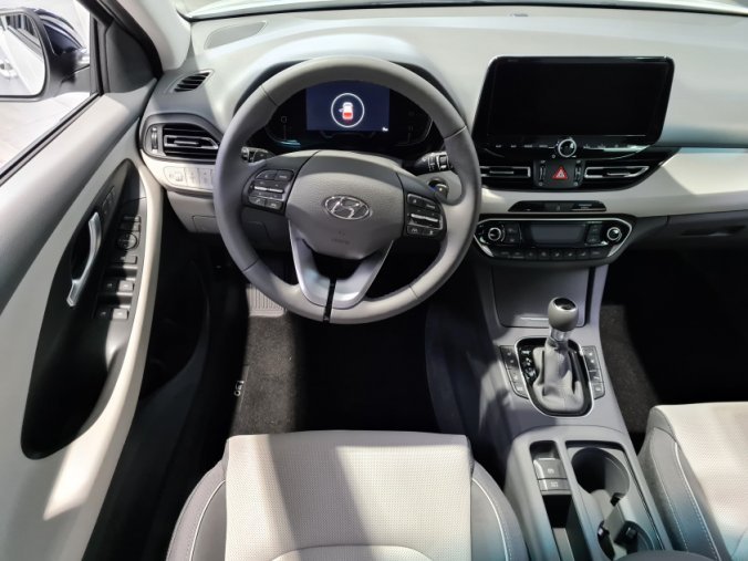 Hyundai i30, 1,5 T-GDI 117 kW DCT MHEV, barva bílá