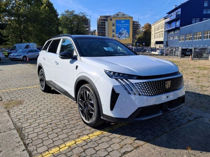 Peugeot 5008, Peugeot 5008 5008 GT Hybrid 145 e-DCS6, barva bílá