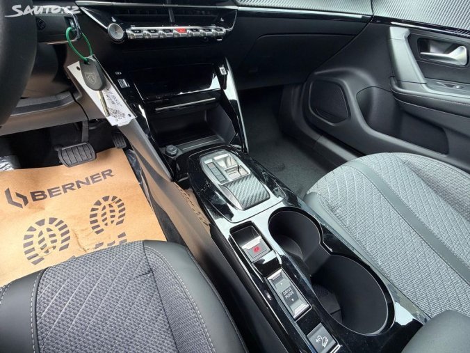 Peugeot 2008, Peugeot 2008 ALLURE PureTech 130k EAT8, barva bílá