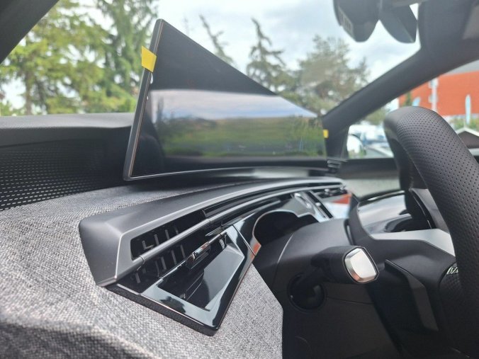Peugeot 3008, Peugeot 3008 GT Hybrid 136 e-DCS6, barva šedá