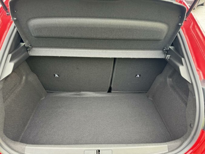 Peugeot 208, Peugeot 208 ACTIVE - IHNED K ODBĚRU, barva červená