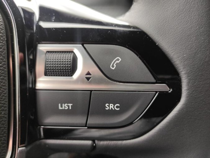 Peugeot 2008, Peugeot 2008 ALLURE 1.2 100k MAN6, barva modrá