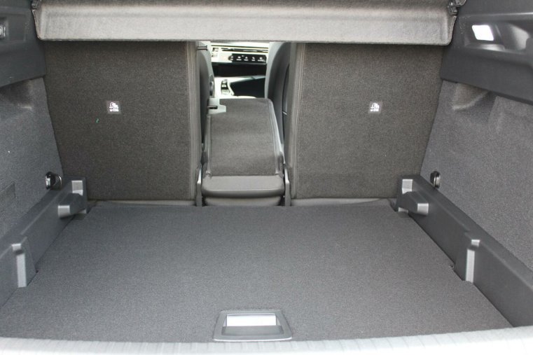 Peugeot 3008, Peugeot 3008 GT Hybrid 145k e-DCS6, barva modrá