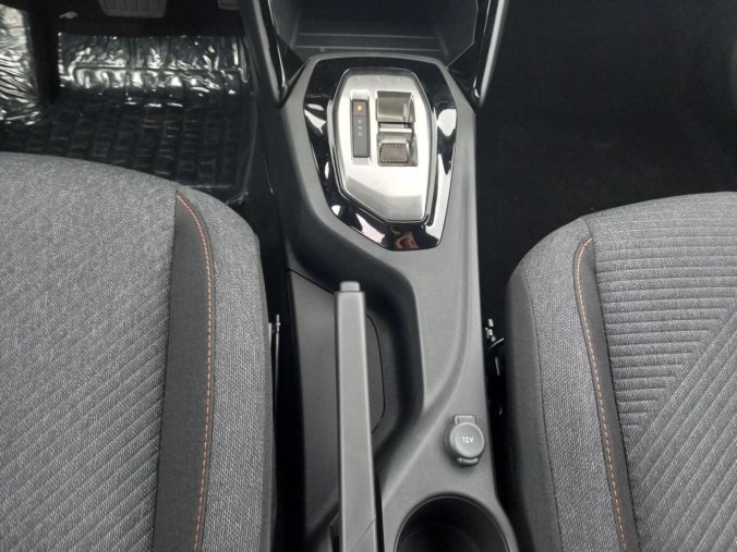 Peugeot 2008, Peugeot 2008 BUSINESS Hybrid 110 e-DCS6, barva bílá