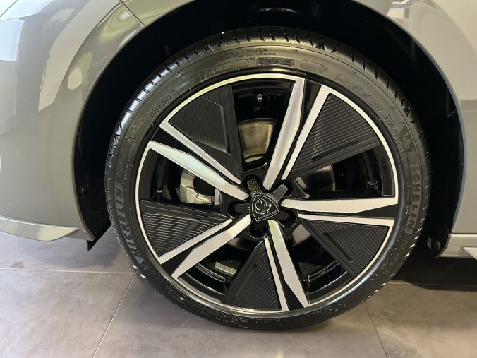 Peugeot 308, Peugeot 308 SW GT Hybrid 145 e-DCS6, barva šedá