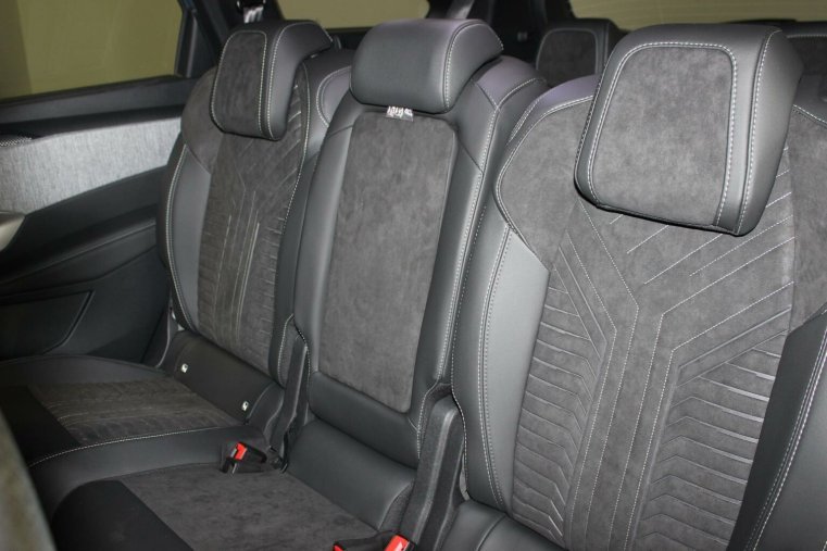 Peugeot 5008, Peugeot 5008 GT Hybrid 136 e-DCS6, barva modrá