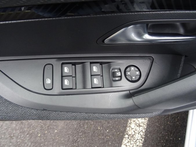 Peugeot 2008, Peugeot 2008 STYLE PureTech 100k S&S MAN6, barva bílá