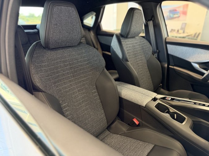 Peugeot 3008, Peugeot 3008 ALLURE Long Range, e-dojezd 700km, baterie 97 kWh, barva šedá