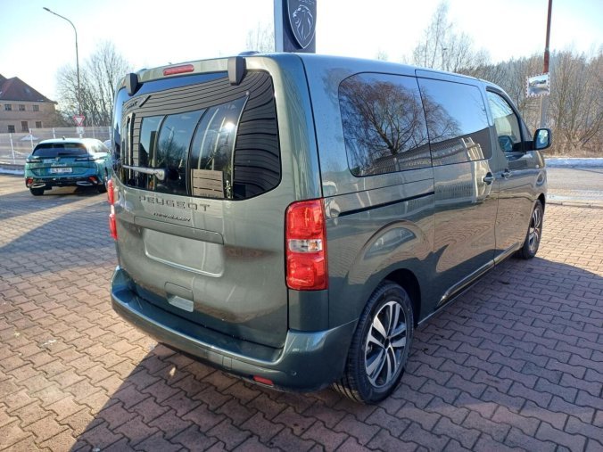 Peugeot Traveller, Peugeot Traveller Active L2 2.2 BlueHDi 150 MAN, barva zelená