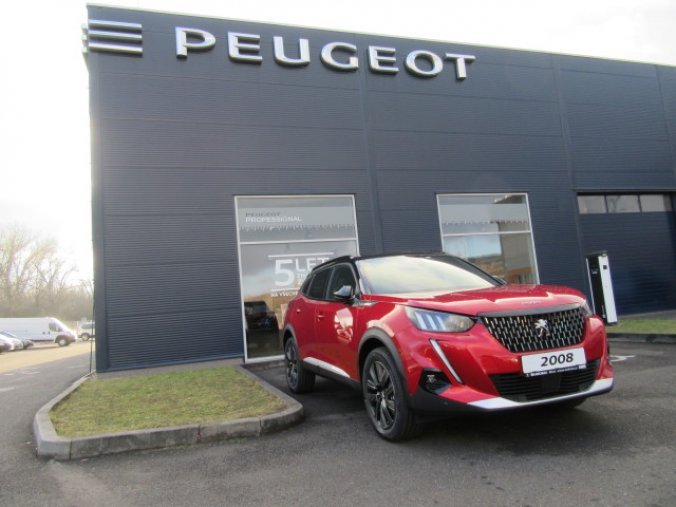 Peugeot 2008, GT PACK 1.2 PureTech EAT8, barva červená