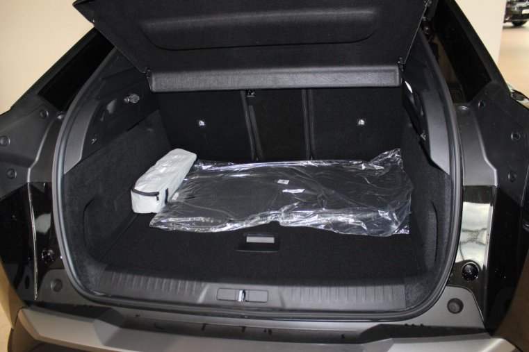 Peugeot 3008, Peugeot 3008 GT Hybrid 145 e-DCS6, barva černá