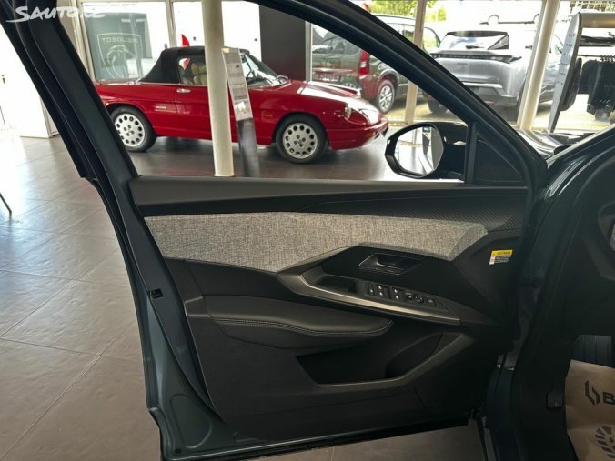Peugeot 3008, Peugeot 3008 ALLURE Hybrid 145 e-DCS6, barva modrá