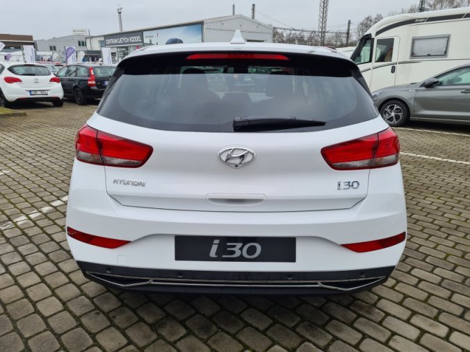 Hyundai i30, 1,5i 81 kW MT, barva bílá