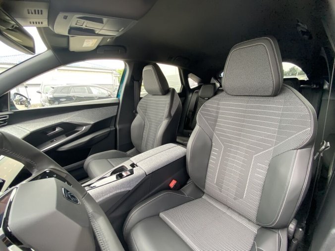 Peugeot 3008, Peugeot 3008 ALLURE Hybrid 145 e-DCS6, barva modrá