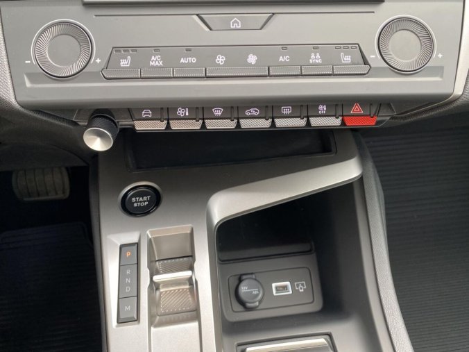 Peugeot 308, Peugeot 308 SW ALLURE Hybrid 145 e-DCS6, barva šedá