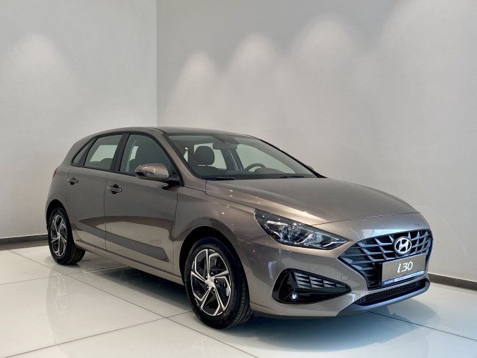 Hyundai i30, 1,5i CVVT 81 kW (95 NAT) 6 st. man, barva bronzová