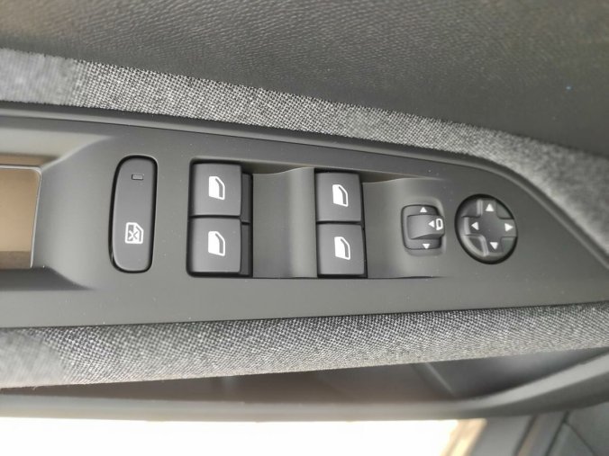 Peugeot 3008, Peugeot 3008 ACTIVE PACK 1.2  130k AUT8, barva šedá
