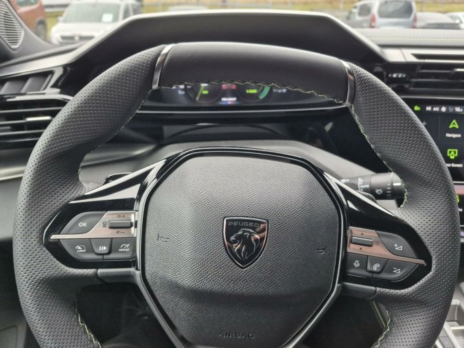 Peugeot 408, Peugeot 408 GT Hybrid 145 e-DCS6, barva červená