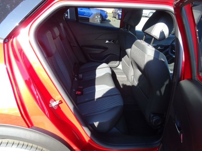 Peugeot 2008, Peugeot 2008 ALLURE Hybrid 145k e-DCS6, barva červená