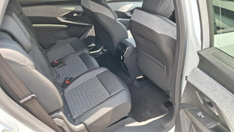 Peugeot 5008, Peugeot 5008 ALLURE Hybrid 145 e-DCS6, barva bílá