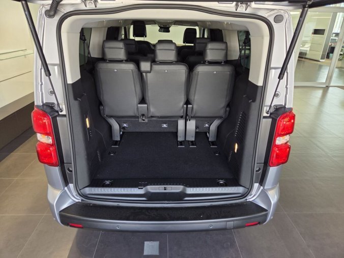 Peugeot Traveller, Peugeot Traveller ALLURE Long 2.2 BHDi 180k EAT8, barva šedá
