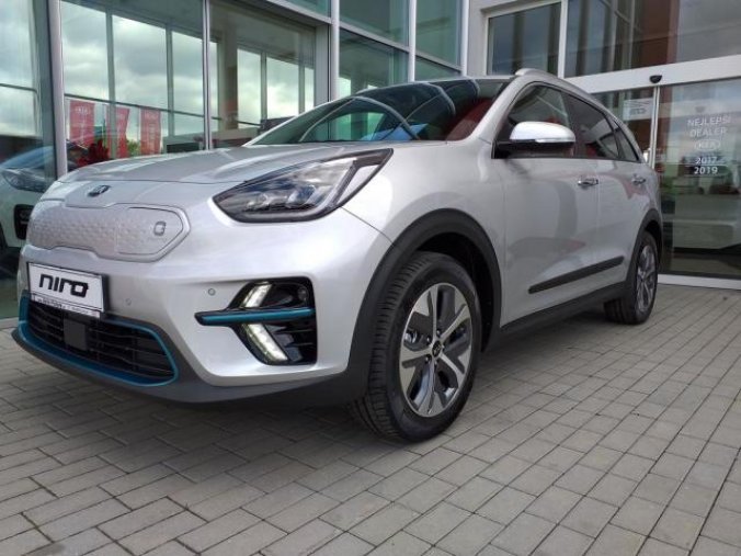 Kia e-Niro, EXECUTIVE 150kW+64kWh, barva stříbrná