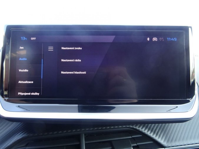 Peugeot 2008, Peugeot 2008 ALLURE Hybrid 145k e-DCS6, barva stříbrná