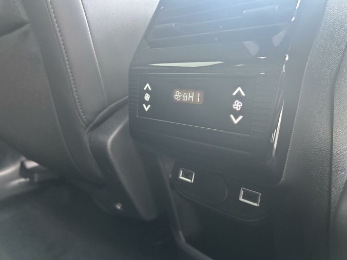 Peugeot 5008, Peugeot 5008 ALLURE Hybrid 145k e-DCS6, barva bílá