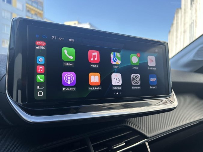 Peugeot 208, Peugeot 208 ALLURE Hybrid 110 e-DCS6, barva zelená