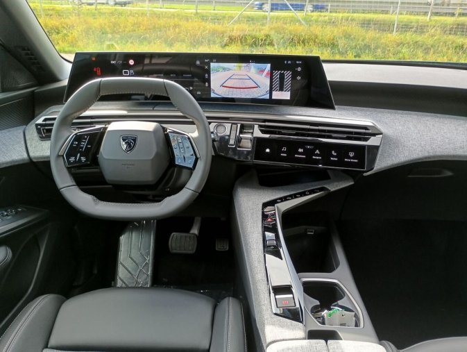 Peugeot 5008, Peugeot 5008 ALLURE Hybrid 145 e-DCS6, barva modrá