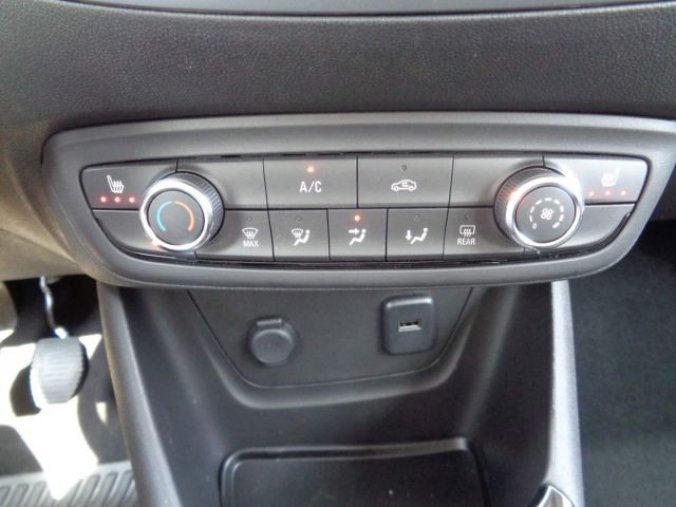 Opel Crossland X, 5-door Enjoy F 1.2XE (60kW/ 83, barva červená