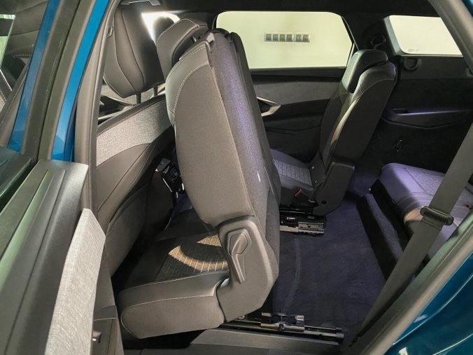 Peugeot 5008, Peugeot 5008 BUSINESS Hybrid 145 e-DCS6 - 6746, barva šedá