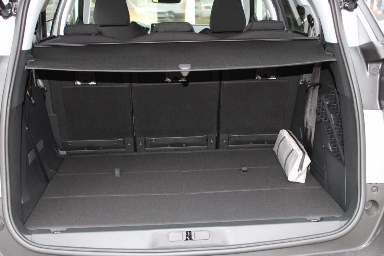 Peugeot 5008, Peugeot 5008 REZERVACE ACTIVE PACK 130 EAT8, barva šedá