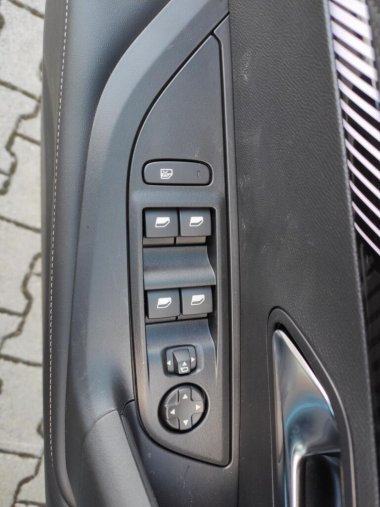 Peugeot 2008, Peugeot 2008 ALLURE 1.2 100k MAN6 2x kamera, barva modrá