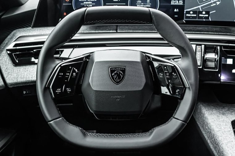 Peugeot 5008, Peugeot 5008 1,2 ALLURE Hybrid 145 e-DCS6, barva bílá