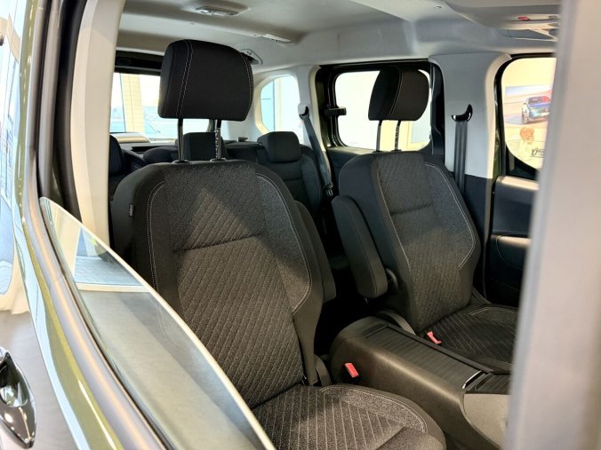 Peugeot Rifter, Peugeot Rifter ALLURE 110k, Benzin, 7 let záruka, barva zelená