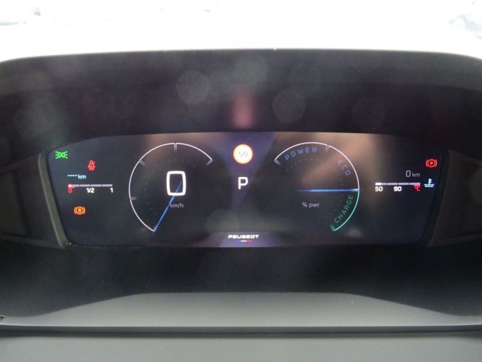 Peugeot 2008, Peugeot 2008 ALLURE Hybrid 145k e-DCS6, barva šedá
