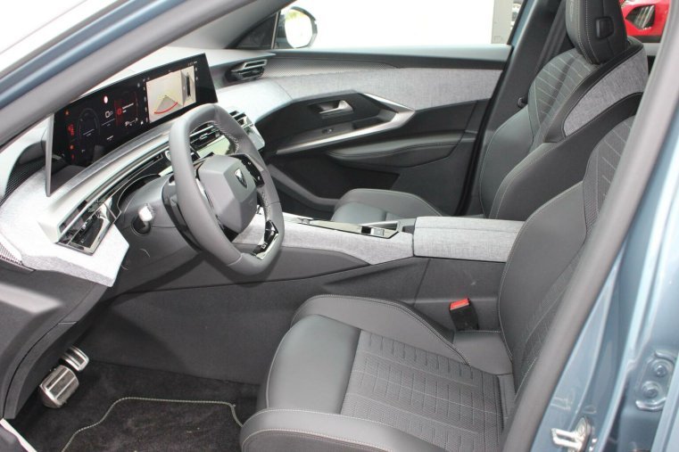 Peugeot 3008, Peugeot 3008 GT Hybrid 145k e-DCS6, barva modrá
