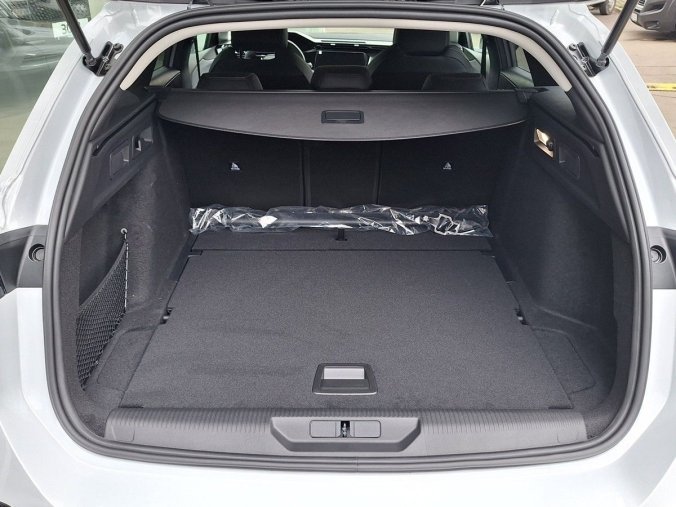 Peugeot 308, Peugeot 308 SW ALLURE Hybrid 145 e-DCS6, barva bílá