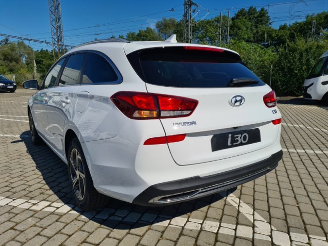 Hyundai i30, 1,5i 81 kW MT, barva bílá