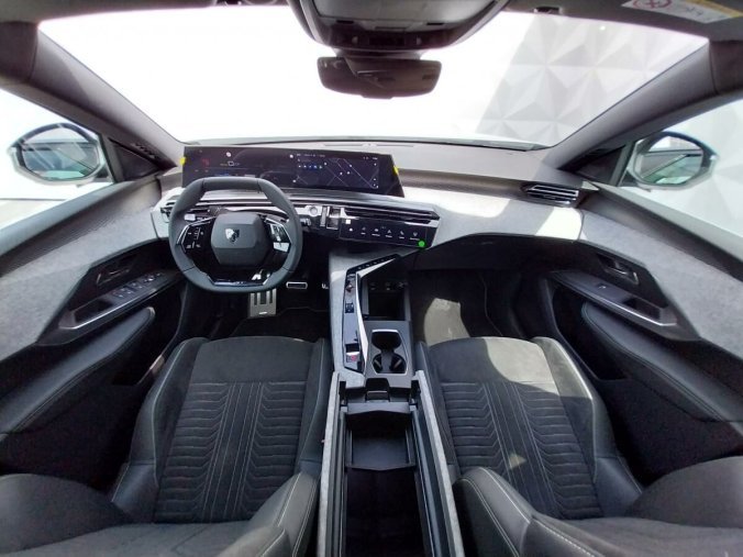 Peugeot 3008, Peugeot 3008 GT Elektromotor 73kWh - SKLAD, barva bílá