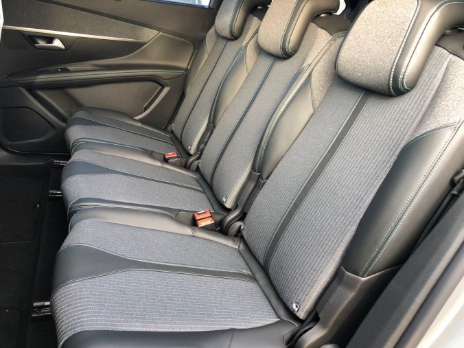 Peugeot 5008, Peugeot 5008  ACTIVE PACK BlueHDi 130hp EAT8 - 7míst - 2003, barva šedá