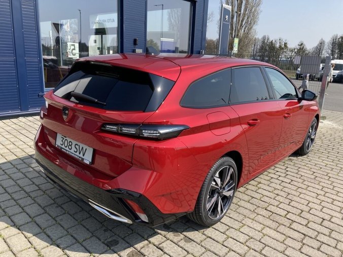 Peugeot 308, Peugeot 308 SW ALLURE PureTech 130 S&S EAT8, barva červená