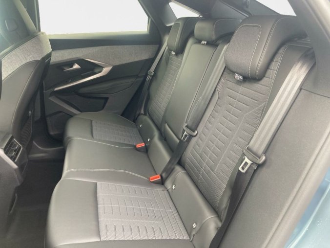 Peugeot 3008, Peugeot 3008 GT Hybrid 145 e-DCS6, barva modrá