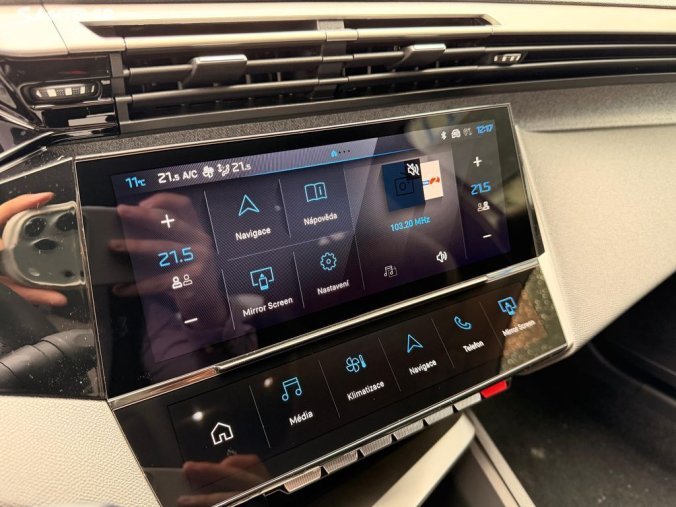 Peugeot 408, Peugeot 408 ALLURE Hybrid 145 e-DCS6, barva bílá