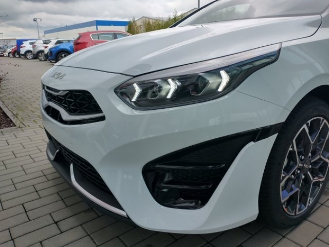 Kia ProCeed, 1,5T-GDi GTLINE MY24, barva bílá