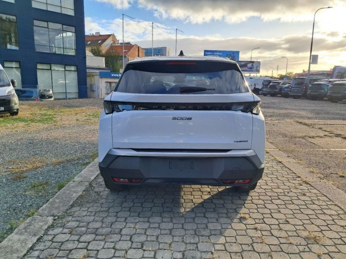 Peugeot 5008, Peugeot 5008 GT Hybrid 136 e-DCS6, barva bílá